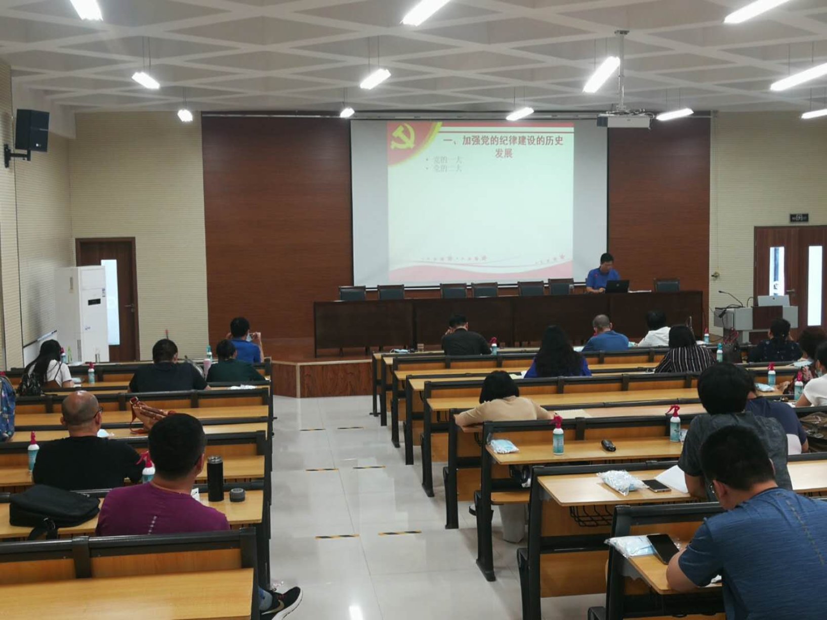 D:\日常党建工作\伟德betvlctor体育官网党员政治理论学习党日活动党课等\微信图片_20200619104754.jpg